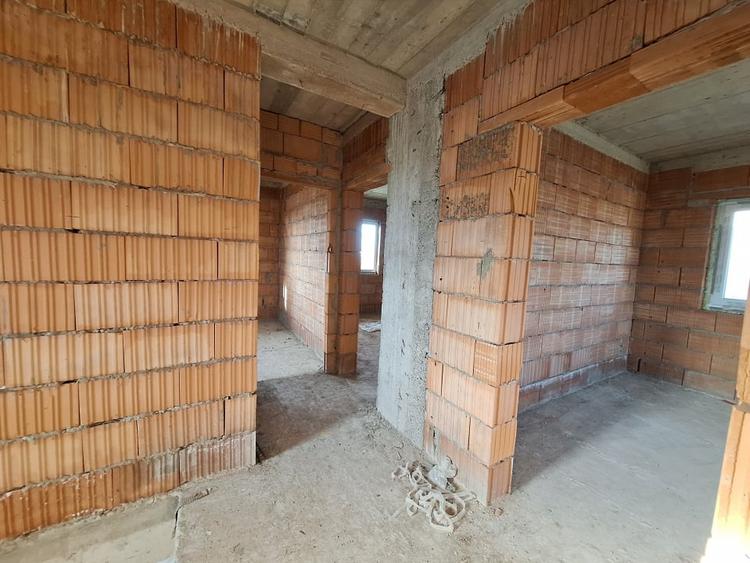 Casă individuală cu 5 camere cu Canalizare în Giarmata