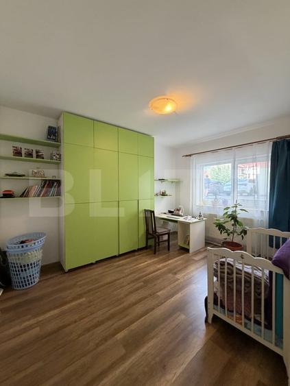 Apartament cu 3 camere semidecomandat, mobilat în Europa