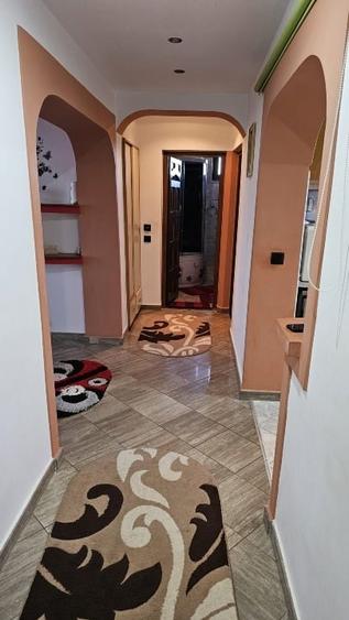 Apartament cu 5 camere decomandat, mobilat în Dumbrăveni