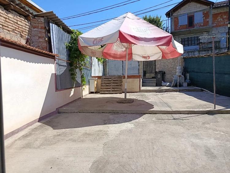 Casă cu 4 camere cu Teren 240 Mp în Central