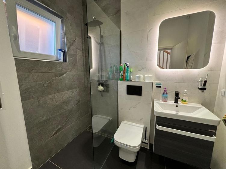 Casă individuală cu 4 camere cu Canalizare în Daia