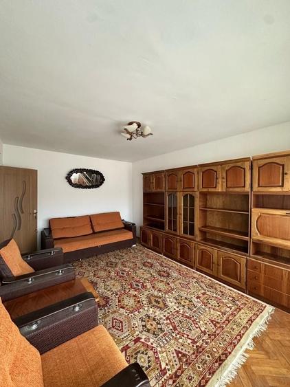 Apartament cu 3 camere decomandat în Fetești-Gară