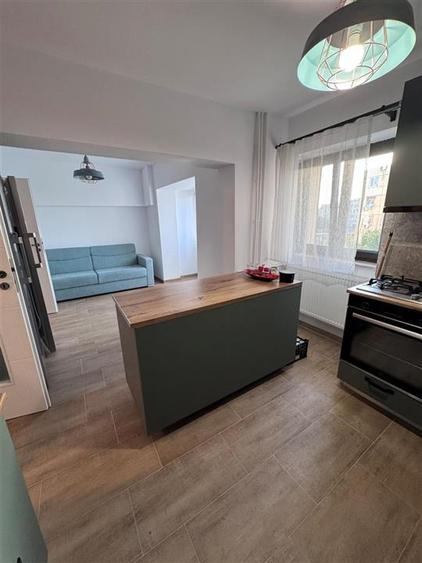 Apartament cu 4 camere decomandat, mobilat în Olteniței