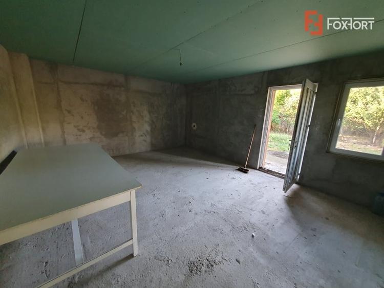 Casă individuală cu 5 camere cu Canalizare în Jebel