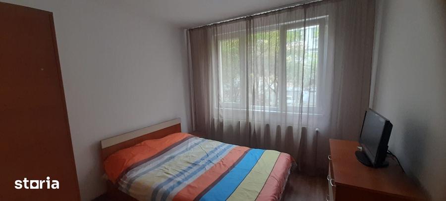 Apartament cu 3 camere decomandat în Drumul Taberei
