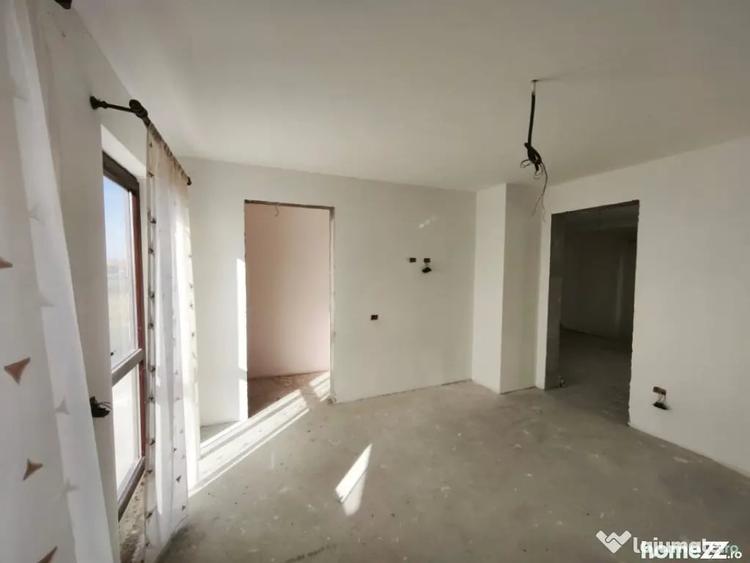 Casă cu 5 camere cu Teren 1792 Mp în Mitocu Dragomirnei