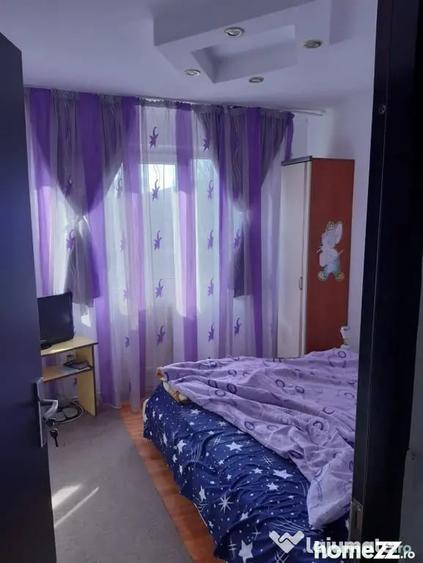 Apartament cu 4 camere semidecomandat în Micro 39