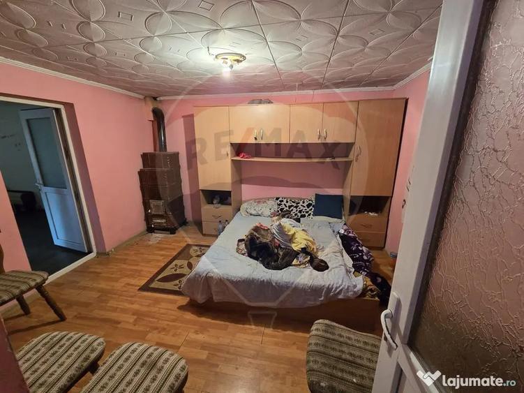 Casă cu 4 camere cu Teren 405 Mp în Periferie
