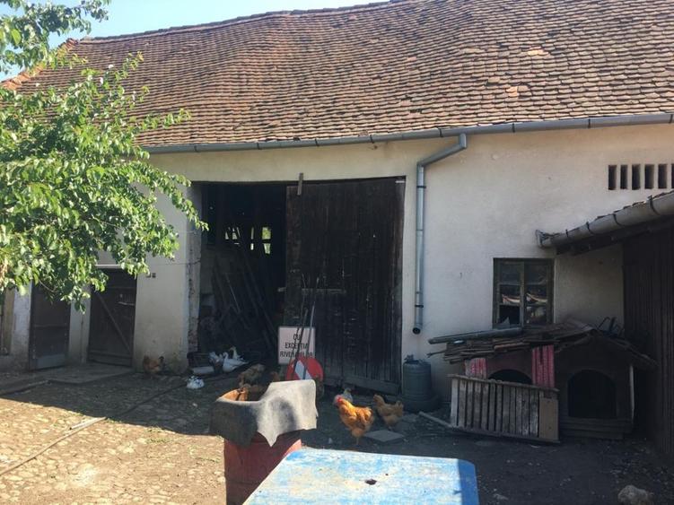 Casă individuală cu 5 camere cu Canalizare în Căstău