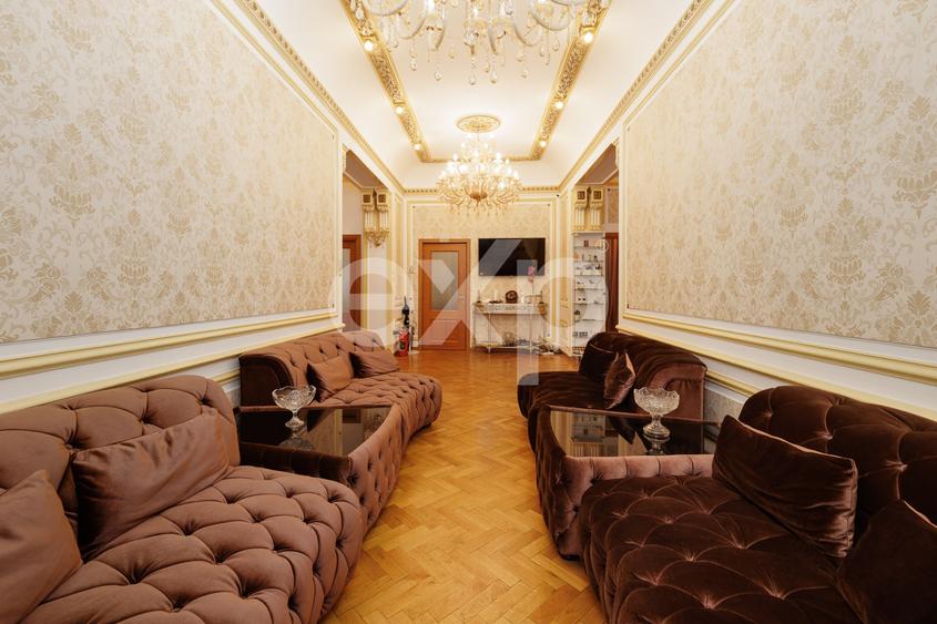 Apartament cu 5 camere decomandat, mobilat în Romană