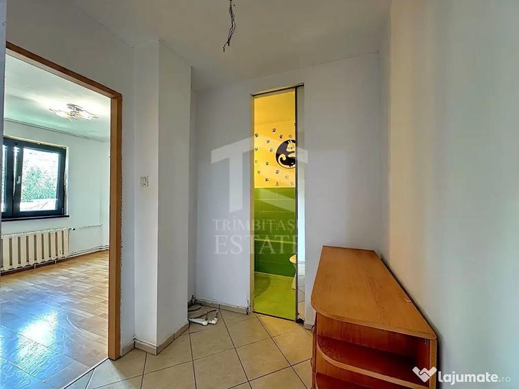 Apartament cu 3 camere semidecomandat în Sud