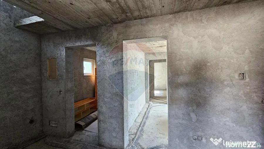 Casă cu 7 camere cu Teren 1700 Mp în Lisaura