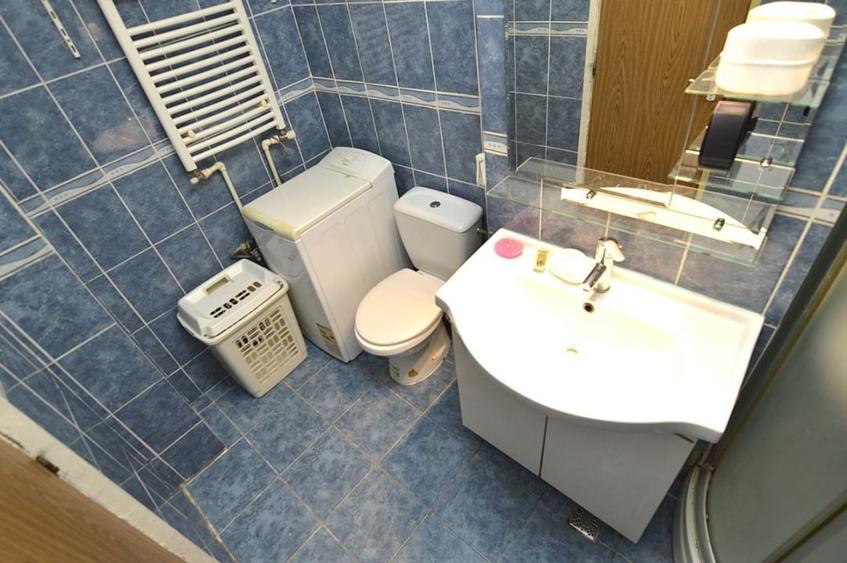 Garsonieră decomandată, mobilată în Vitan