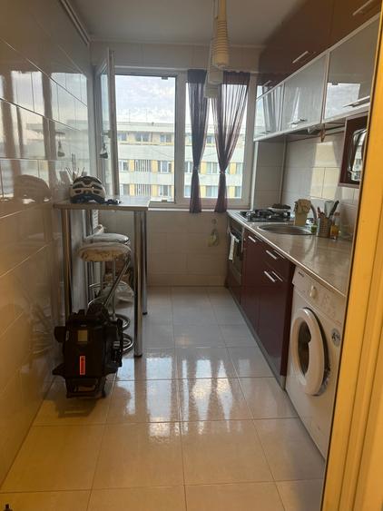 Apartament cu 3 camere semidecomandat în Iancului