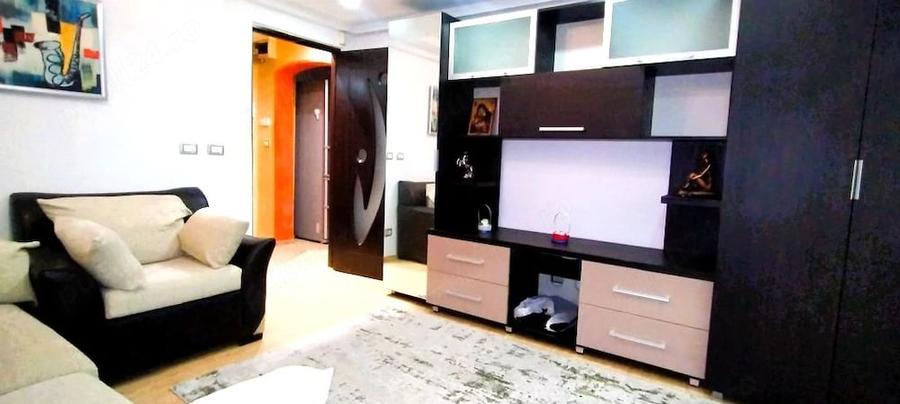 Apartament cu 2 camere decomandat în Vest