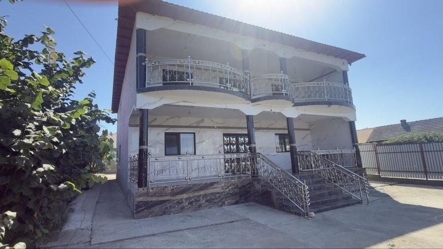 Casă cu 4 camere în Lumina