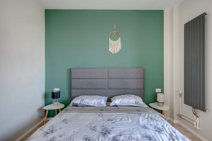 Apartament cu 3 camere semidecomandat în Grivița