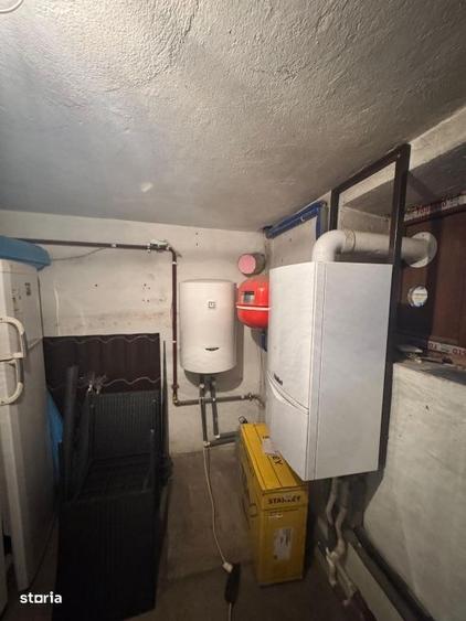 Casă cu 4 camere în Ungureni