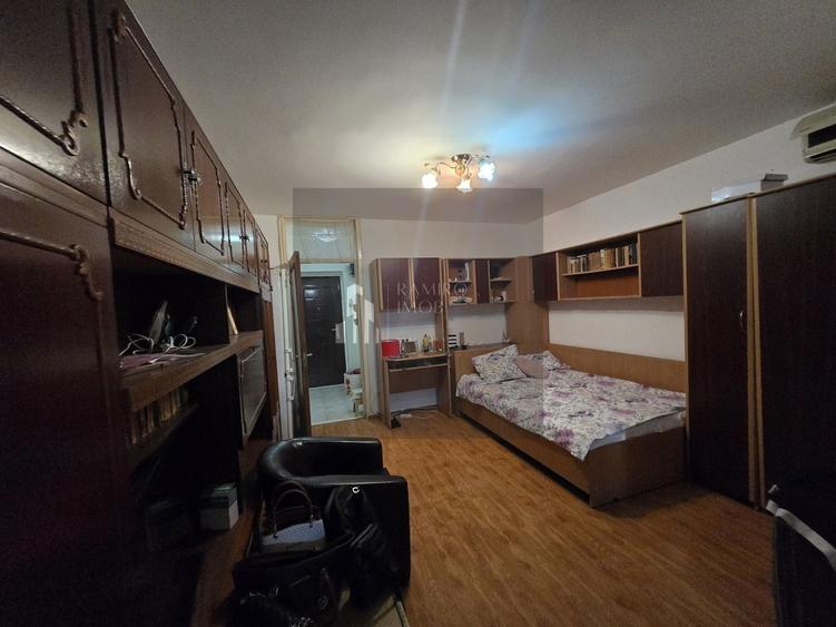 Garsonieră decomandată, mobilată în Vitan