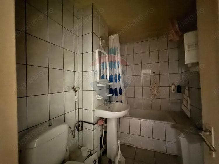 Apartament cu 3 camere decomandat în Vitrometan