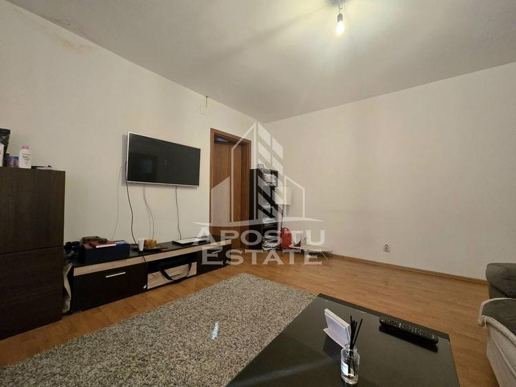 Apartament cu 2 camere semidecomandat, mobilat în Lipovei