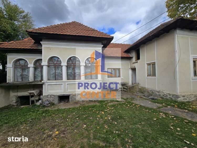 Casă cu 7 camere cu Teren 2211 Mp în Central