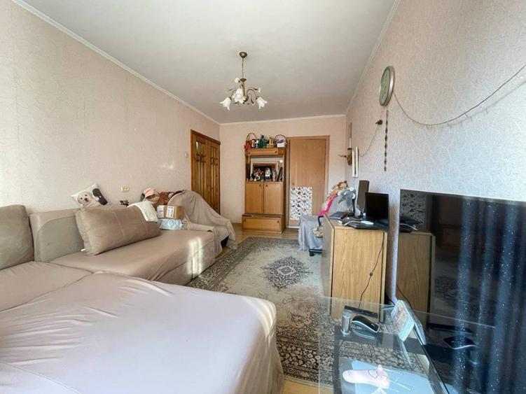 Apartament cu 3 camere decomandat în Europa