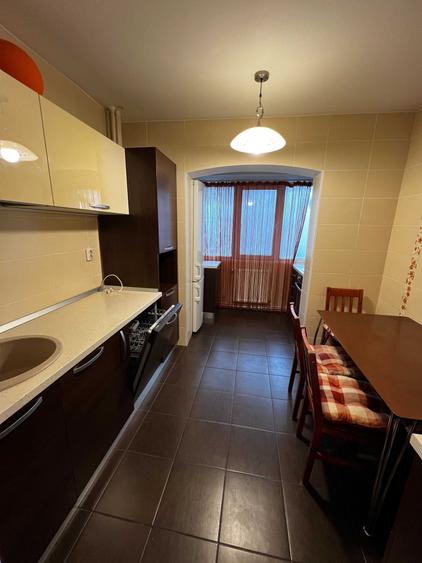 Apartament cu 3 camere decomandat în Exterior Vest
