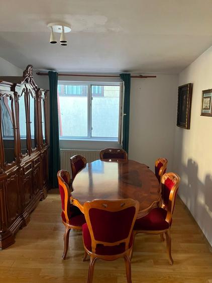 Apartament cu 3 camere decomandat în Vitan