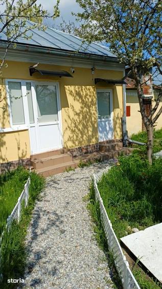 Casă cu 3 camere decomandat cu Teren 2000 Mp în Fărcașele
