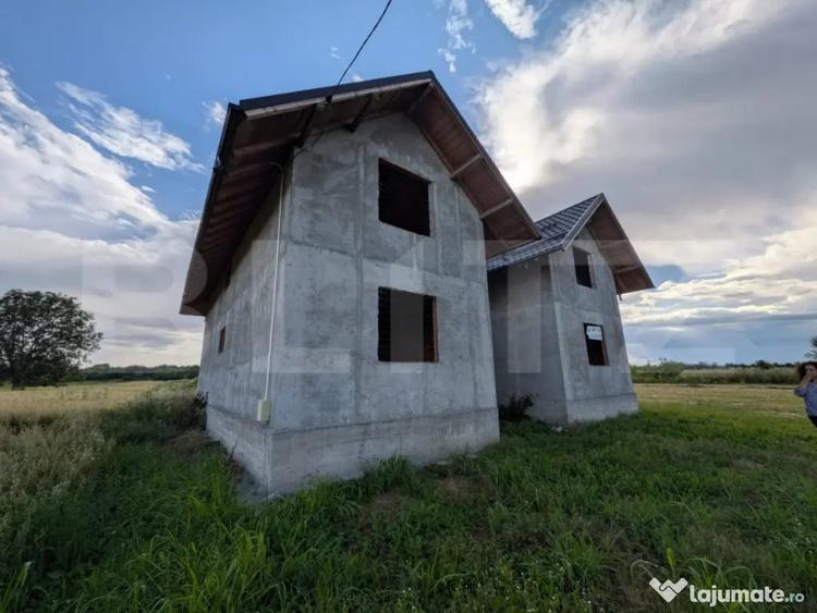Casă cu 7 camere cu Teren 7500 Mp în Central