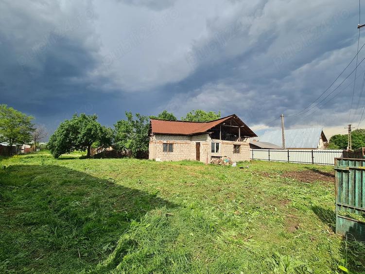 Teren de 1200 mp, în Oarja