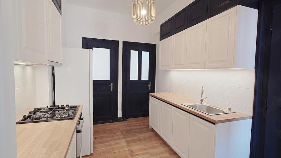 Apartament cu 3 camere semidecomandat în Central