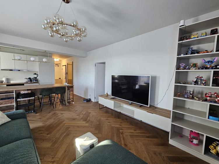 Apartament cu 3 camere decomandat în Faleza Nord