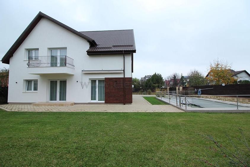Casă individuală cu 7 camere cu Piscina în Iancu Nicolae
