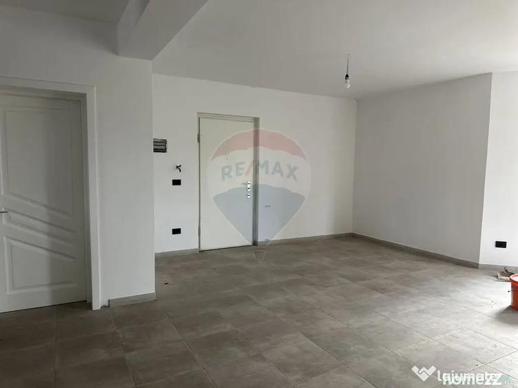 Casă cu 5 camere cu Teren 1200 Mp în Rediu