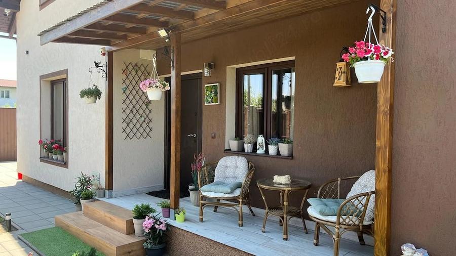 Casă cu 12 camere cu Teren 536 Mp în Stupini