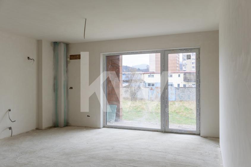 Apartament cu 3 camere decomandat în Noua
