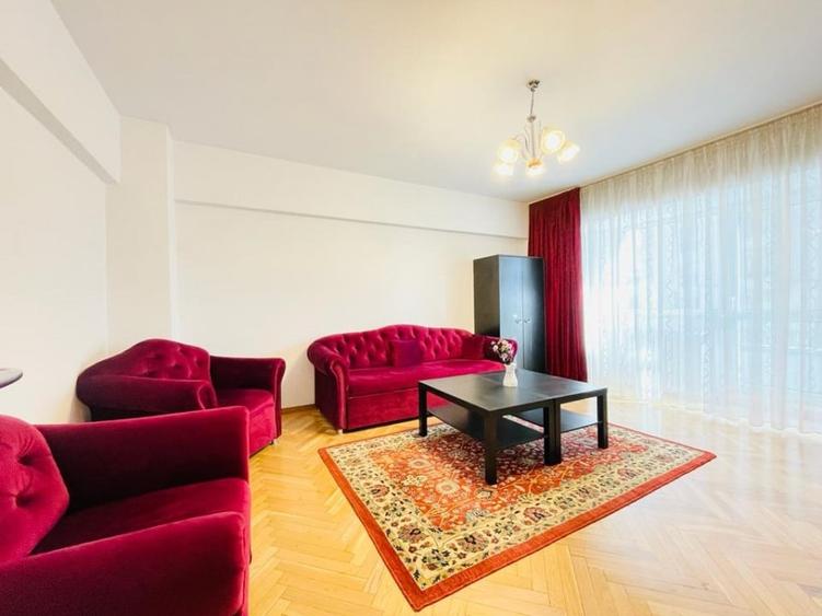 Apartament cu 3 camere decomandat, mobilat în P-ța Unirii