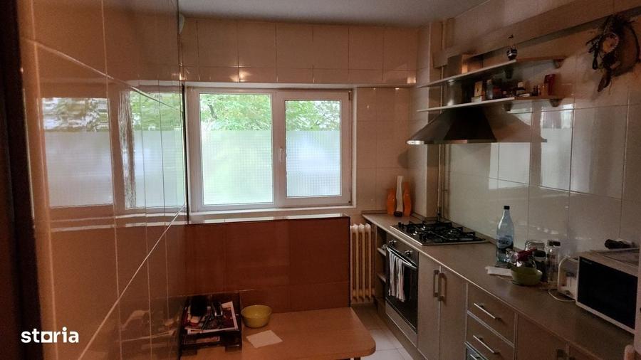 Apartament cu 3 camere decomandat în P-ța Universității
