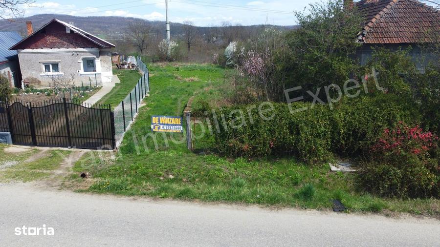 Teren de 3595 mp, în Merișani