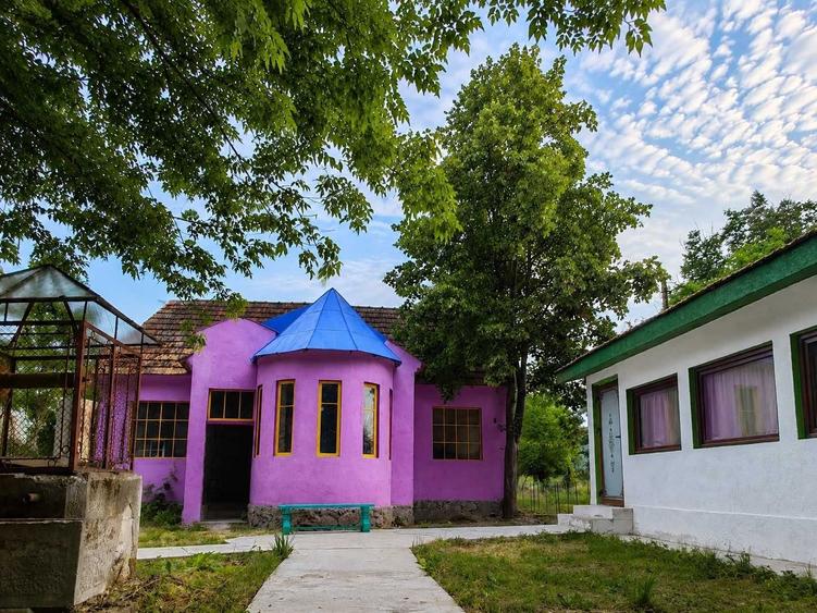 Casă cu 4 camere în Vărădia de Mureș