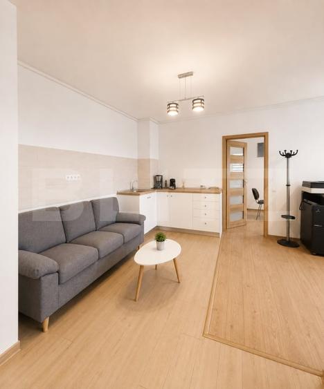 Apartament cu 3 camere semidecomandat, mobilat în Florești