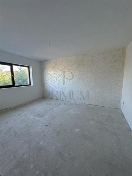 Duplex cu 5 camere cu Canalizare în Moșnița Nouă