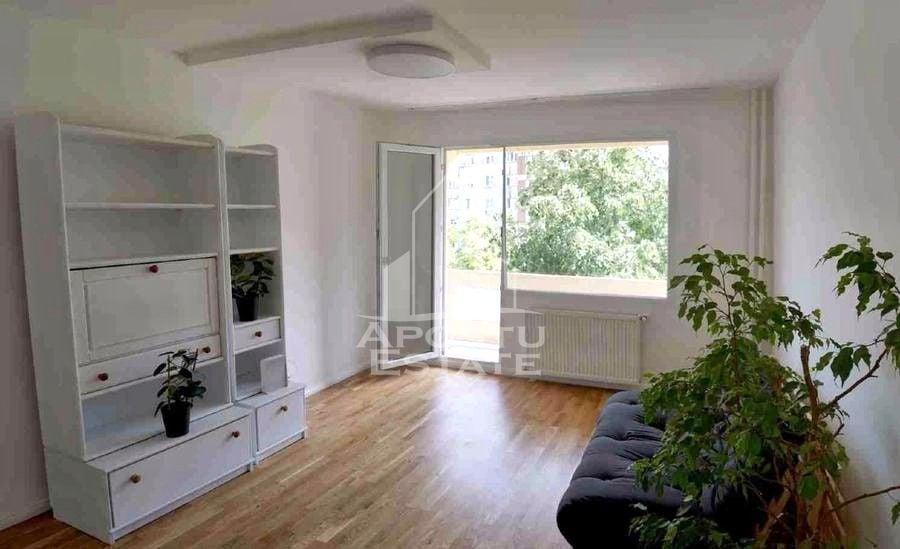 Apartament cu 3 camere semidecomandat, mobilat în Circumvalațiunii