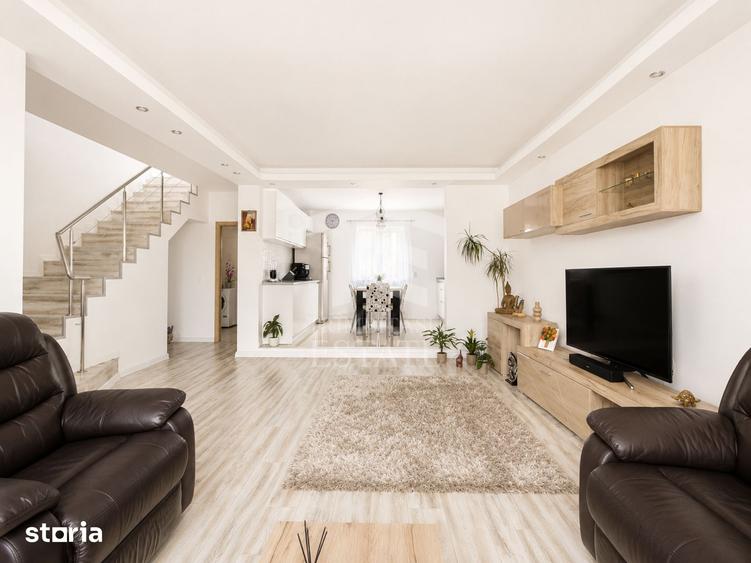 Casă cu 10 camere cu Teren 600 Mp în Lumina
