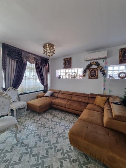 Casă individuală cu 5 camere cu Teren 800 Mp în Fundeni