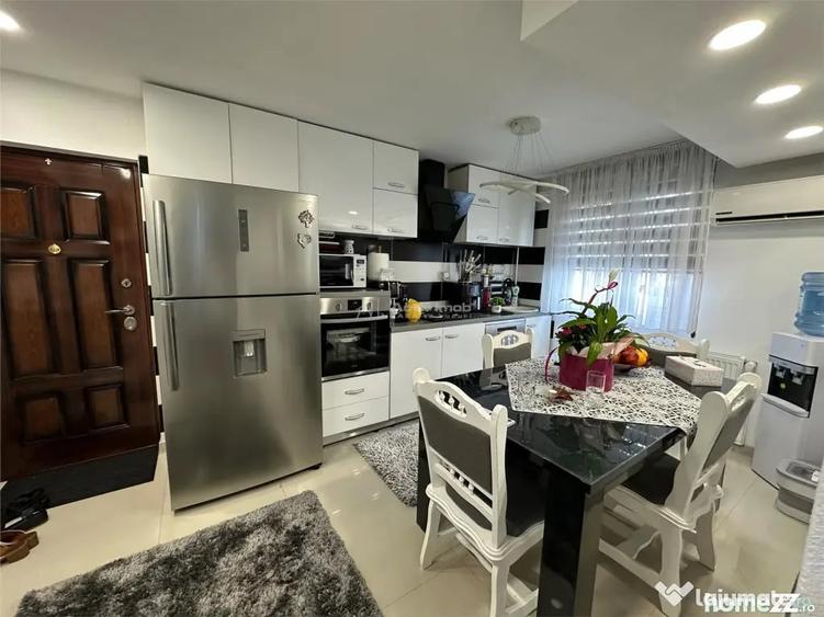 Apartament cu 3 camere decomandat în Sud
