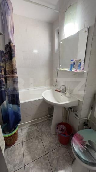 Apartament cu 2 camere semidecomandat, mobilat în Trivale
