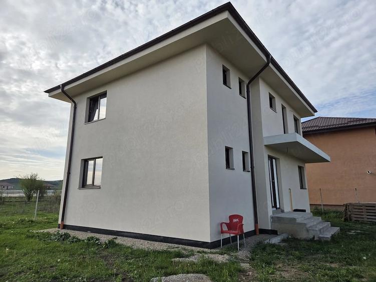 Casă cu 4 camere cu Teren 470 Mp în Central